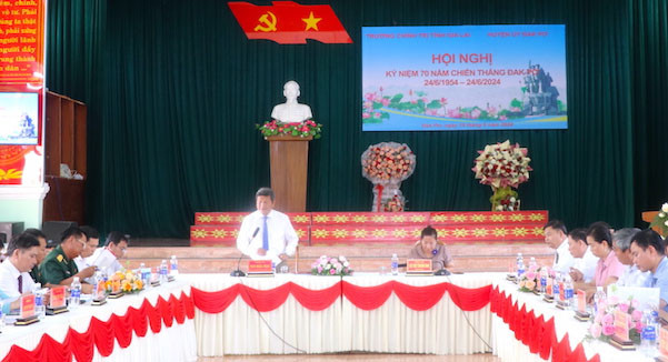 Toàn cảnh hội nghị kỷ niệm 70 năm Chiến thắng Đak Pơ. Ảnh: Ngọc Minh Toàn cảnh hội nghị kỷ niệm 70 năm Chiến thắng Đak Pơ. Ảnh: Ngọc Minh