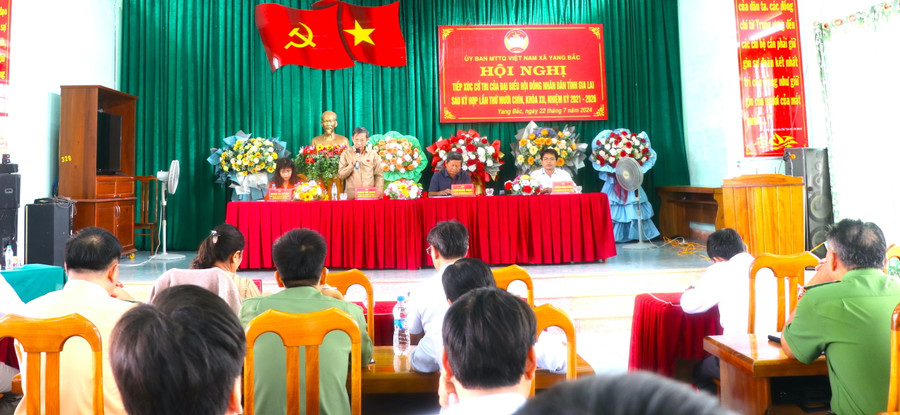 Quang cảnh đại biểu HĐND tỉnh Gia Lai tiếp xúc cử tri xã Yang Bắc (huyện Đak Pơ) sau kỳ họp thứ 19 HĐND tỉnh khóa XII (nhiệm kỳ 2021-2026). Ảnh: Ngọc Minh Quang cảnh đại biểu HĐND tỉnh Gia Lai tiếp xúc cử tri xã Yang Bắc (huyện Đak Pơ) sau kỳ họp thứ 19 HĐND tỉnh khóa XII (nhiệm kỳ 2021-2026). Ảnh: Ngọc Minh