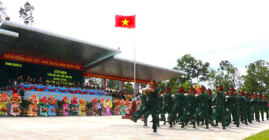 Trung đoàn 38 tổ chức diễu binh biểu dương sức mạnh, tinh thần đoàn kết của toàn thể cán bộ, chiến sĩ của đơn vị. Ảnh: Ngọc Minh Trung đoàn 38 tổ chức diễu binh biểu dương sức mạnh, tinh thần đoàn kết của toàn thể cán bộ, chiến sĩ của đơn vị. Ảnh: Ngọc Minh