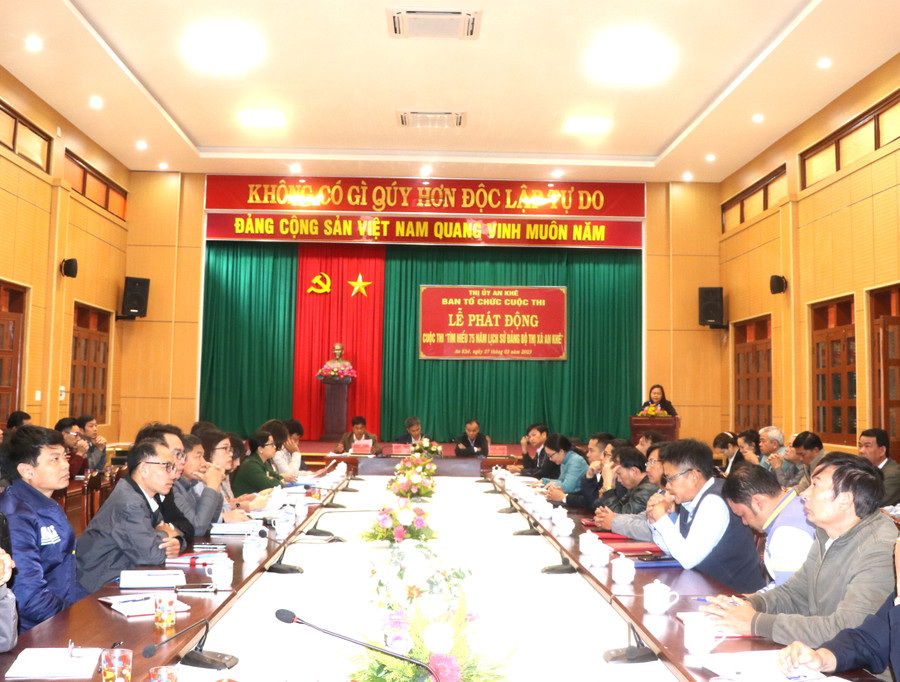 Quang cảnh lễ phát động Cuộc thi “Tìm hiểu 75 năm lịch sử Đảng bộ thị xã An Khê”. Ảnh: Ngọc Minh