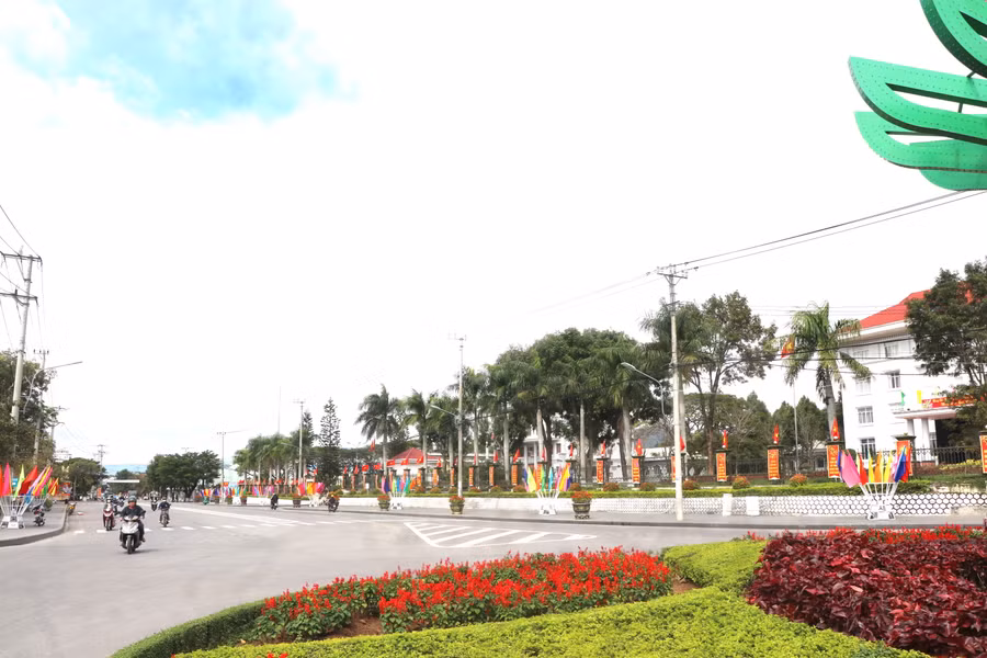 An Khê tập trung chỉnh trang đô thị, chào mừng kỷ niệm 75 năm Ngày thành lập Đảng bộ thị xã (14/3/1948-14/3/2023). Ảnh: Ngọc Minh