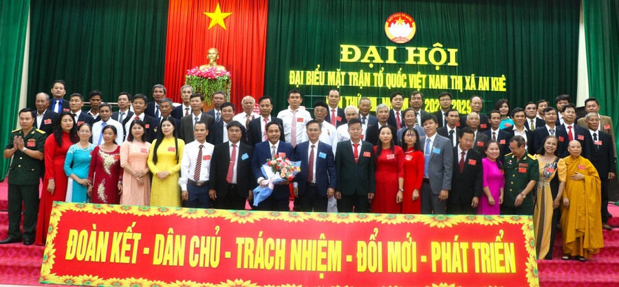 Ủy ban MTTQ Việt Nam thị xã An Khê khoá XIII và đoàn đại biểu đi dự Đại hội MTTQ Việt Nam tỉnh ra mắt đại hội. Ảnh: Ngọc Minh Ủy ban MTTQ Việt Nam thị xã An Khê khoá XIII và đoàn đại biểu đi dự Đại hội MTTQ Việt Nam tỉnh ra mắt đại hội. Ảnh: Ngọc Minh