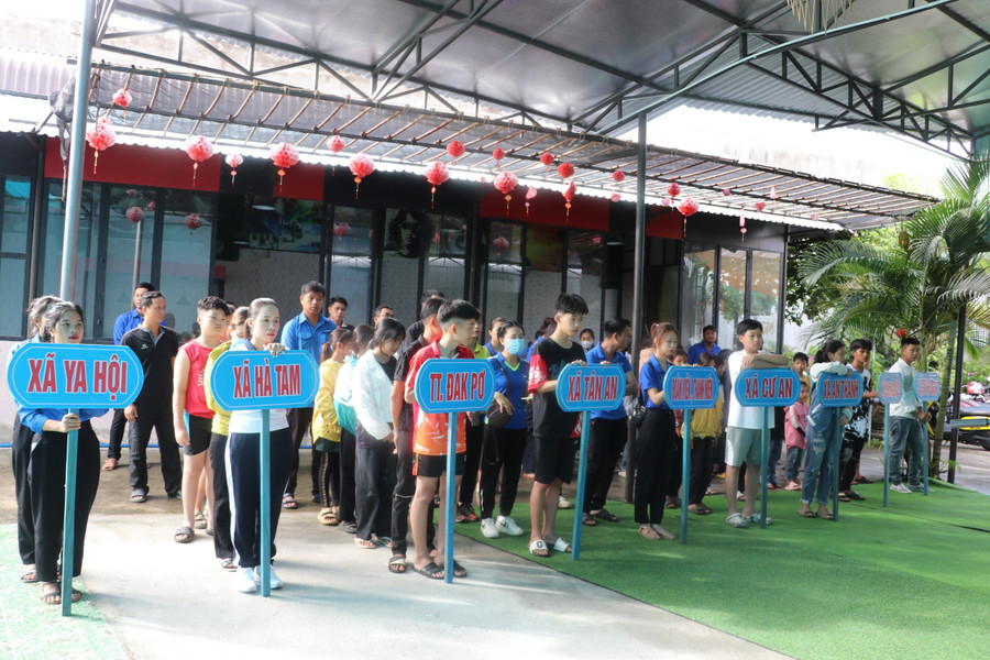 Dự lễ phát động toàn dân luyện tập môn bơi, phòng-chống đuối nước năm 2024 có 120 học sinh, đoàn viên thanh niên trên địa bàn huyện Đak Pơ. Ảnh: Ngọc Minh