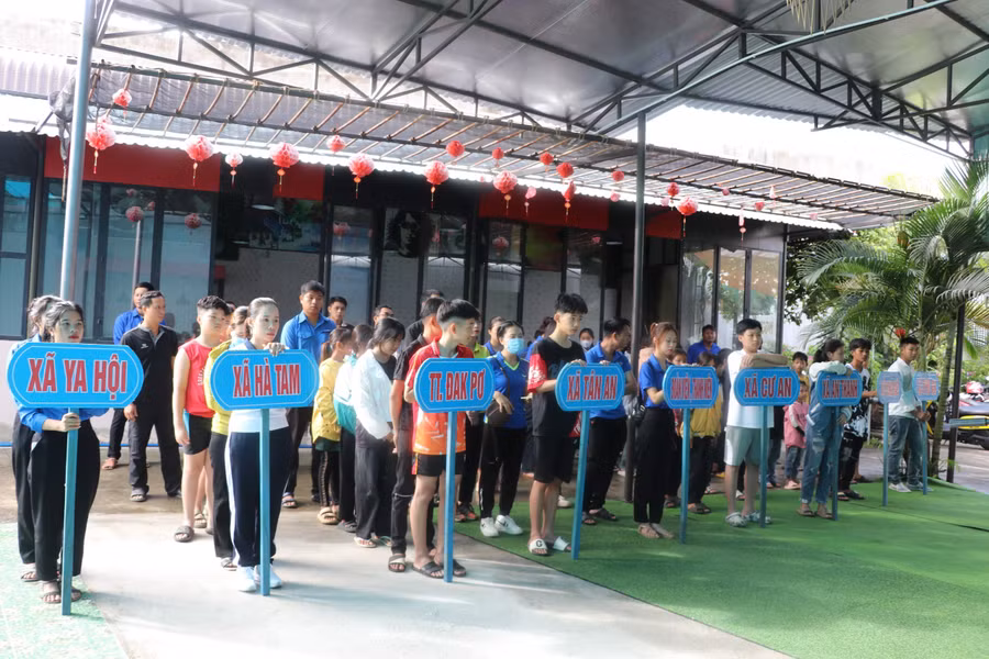 Dự lễ phát động toàn dân luyện tập môn bơi, phòng-chống đuối nước năm 2024 có 120 học sinh, đoàn viên thanh niên trên địa bàn huyện Đak Pơ. Ảnh: Ngọc Minh