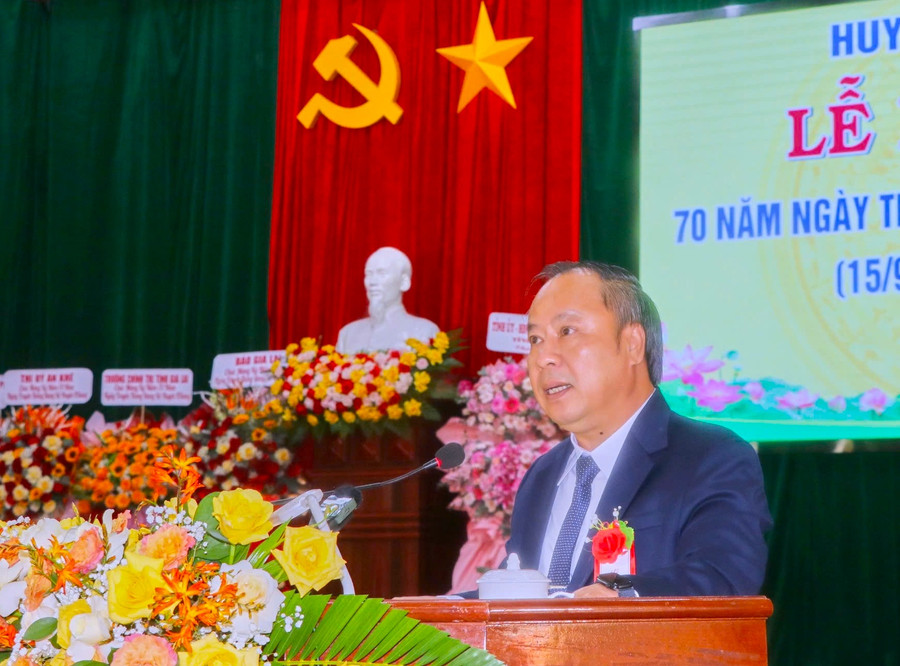 Đồng chí Châu Ngọc Tuấn-Phó Bí thư Thường trực Tỉnh ủy, Trưởng Đoàn đại biểu Quốc hội tỉnh phát biểu chúc mừng Đảng bộ huyện Kbang. Ảnh: Ngọc Minh Đồng chí Châu Ngọc Tuấn-Phó Bí thư Thường trực Tỉnh ủy, Trưởng Đoàn đại biểu Quốc hội tỉnh phát biểu chúc mừng Đảng bộ huyện Kbang. Ảnh: Ngọc Minh