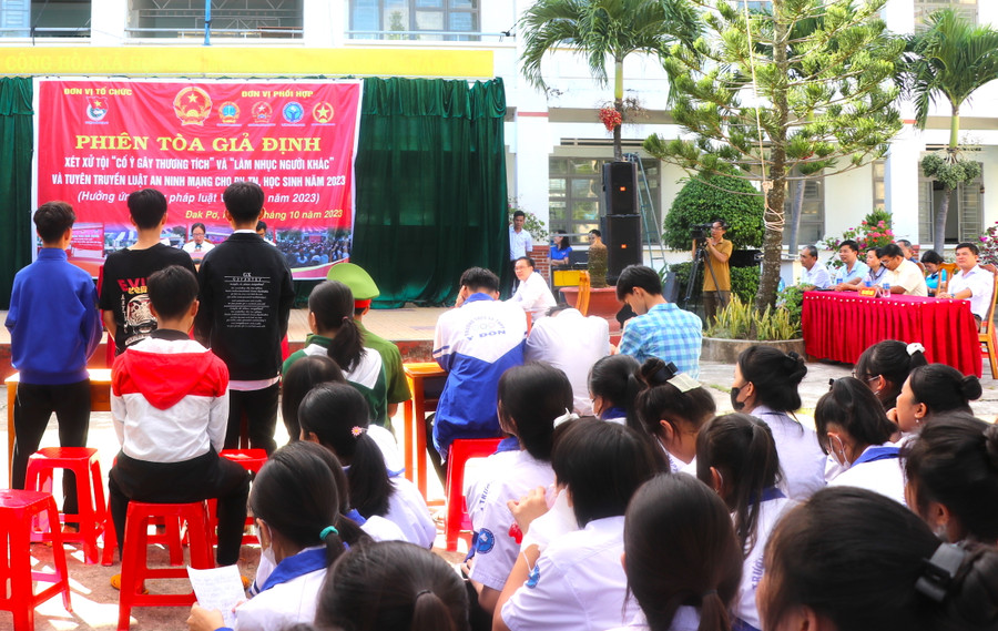 Quang cảnh phiên tòa giả định. Ảnh: Ngọc Minh