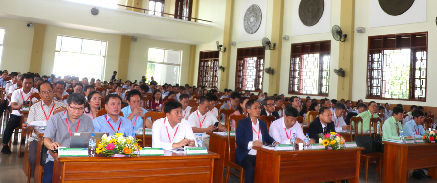 Các đại biểu dự hội nghị tổng kết sản xuất mía đường niên vụ 2023-2024 do Hiệp hội Mía đường Việt Nam tổ chức tại thị xã An Khê (tỉnh Gia Lai). Ảnh: Ngọc Minh Các đại biểu dự hội nghị tổng kết sản xuất mía đường niên vụ 2023-2024 do Hiệp hội Mía đường Việt Nam tổ chức tại thị xã An Khê (tỉnh Gia Lai). Ảnh: Ngọc Minh