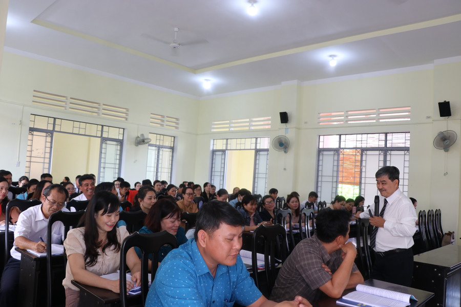 70 cán bộ công đoàn cơ sở trên địa bàn thị xã An khê tham gia tập huấn lý luận và kỹ năng, nghiệp vụ. Ảnh: Ngọc Minh 70 cán bộ công đoàn cơ sở trên địa bàn thị xã An khê tham gia tập huấn lý luận và kỹ năng, nghiệp vụ. Ảnh: Ngọc Minh