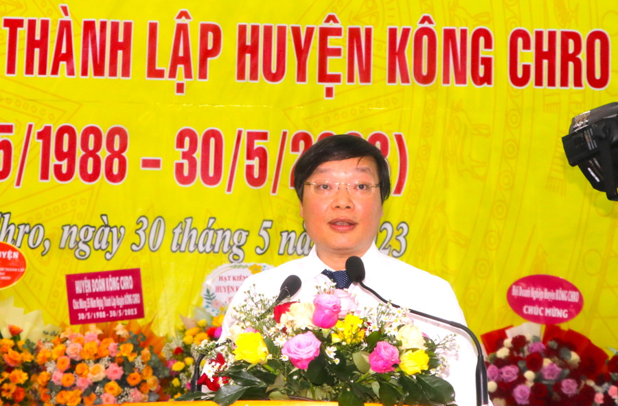 Phó Bí thư Tỉnh ủy, Chủ tịch UBND tỉnh Trương Hải Long phát biểu tại buổi tọa đàm kỷ niệm 35 năm ngày thành lập huyện Kông Chro (30/5/1988-30/5/2023). Ảnh: Ngọc Minh Phó Bí thư Tỉnh ủy, Chủ tịch UBND tỉnh Trương Hải Long phát biểu tại buổi tọa đàm kỷ niệm 35 năm ngày thành lập huyện Kông Chro (30/5/1988-30/5/2023). Ảnh: Ngọc Minh