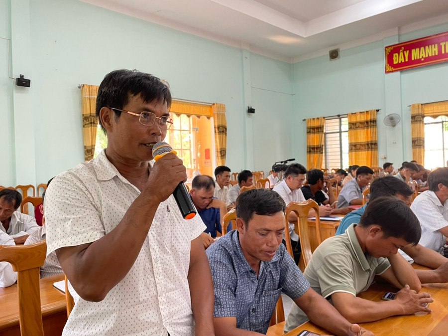 Ông Đinh Găm-Trưởng ban công tác Mặt trận thôn 2 (xã Sró, huyện Kông Chro) phát biểu ý kiến tại hội nghị. Ảnh: Phương Liên Ông Đinh Găm-Trưởng ban công tác Mặt trận thôn 2 (xã Sró, huyện Kông Chro) phát biểu ý kiến tại hội nghị. Ảnh: Phương Liên