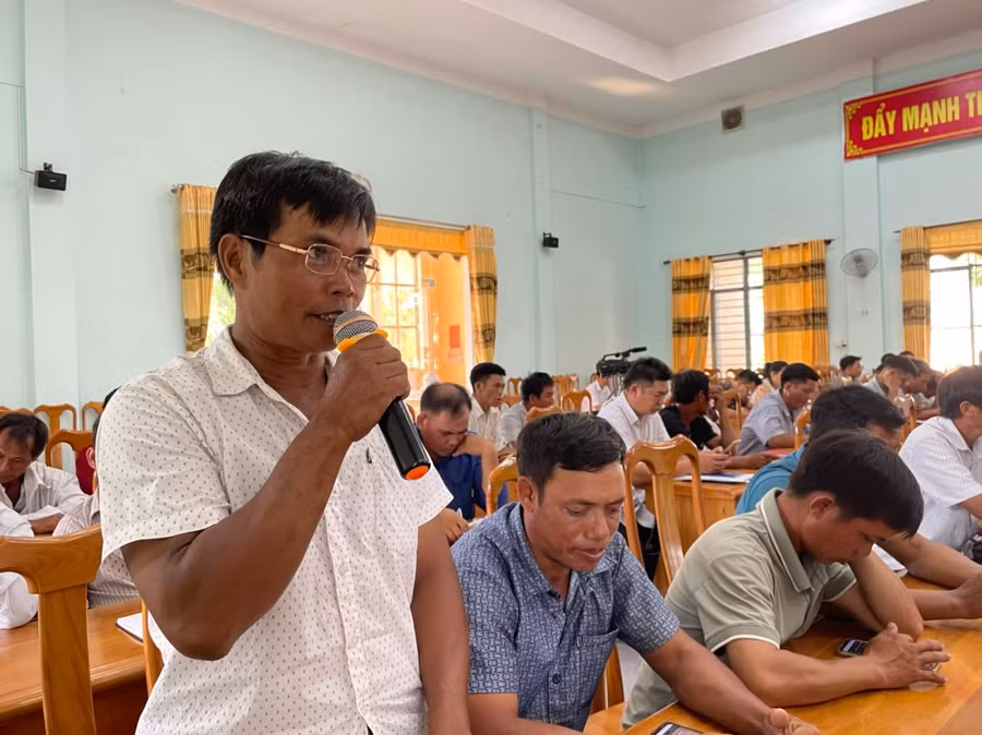 Ông Đinh Găm-Trưởng ban công tác Mặt trận thôn 2 (xã Sró, huyện Kông Chro) phát biểu ý kiến tại hội nghị. Ảnh: Phương Liên