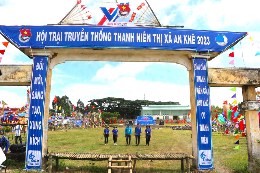 Hội trại truyền thống thanh niên An Khê năm 2023 được tổ chức tại sân vận động Trường THPT Quang Trung (phường An Phú). Ảnh: Ngọc Minh Hội trại truyền thống thanh niên An Khê năm 2023 được tổ chức tại sân vận động Trường THPT Quang Trung (phường An Phú). Ảnh: Ngọc Minh
