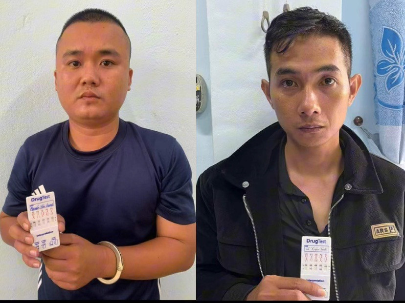 Công an thị xã An Khê tạm giữ hình sự Nguyễn Văn Vang (bìa trái) và Lê Xuân Trịnh. Ảnh: Công An Công an thị xã An Khê tạm giữ hình sự Nguyễn Văn Vang (bìa trái) và Lê Xuân Trịnh. Ảnh: Công An