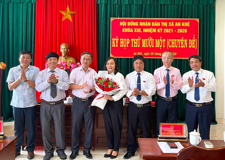 Bà Lê Thị Hồng Minh-Phó Chủ tịch Ủy ban MTTQ Việt Nam thị xã An Khê được bầu giữ chức Phó Chủ tịch UBND thị xã An Khê khóa XIII (nhiệm kỳ 2021-2026). Ảnh: Thế Huynh Bà Lê Thị Hồng Minh-Phó Chủ tịch Ủy ban MTTQ Việt Nam thị xã An Khê được bầu giữ chức Phó Chủ tịch UBND thị xã An Khê khóa XIII (nhiệm kỳ 2021-2026). Ảnh: Thế Huynh