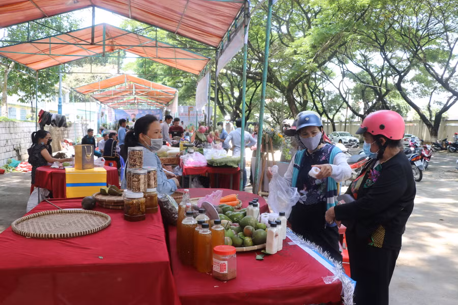 Phiên chợ nông sản thị xã An khê lần thứ II năm 2023 sẽ diễn ra trong 2 ngày (14 và 15-7) tại đoạn đường Lê Hồng Phong, phường Tây Sơn (cạnh Công viên Quang Trung). Ảnh: Ngọc Minh
