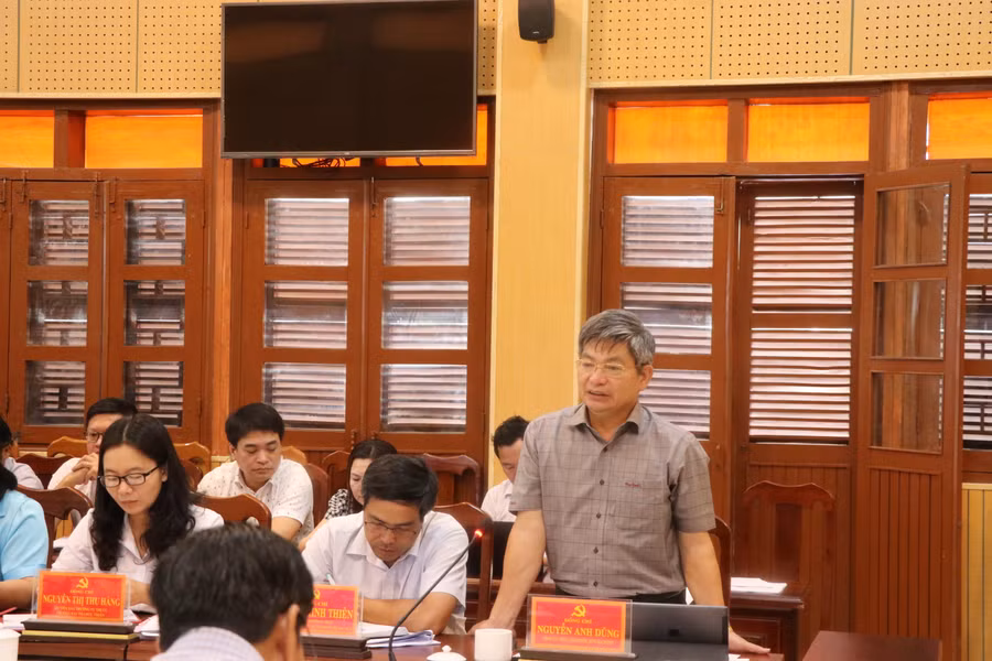 Đồng chí Nguyễn Anh Dũng-Tỉnh ủy viên, Giám đốc Sở Tài chính trao đổi ý kiến tại hội nghị. Ảnh: Ngọc Minh