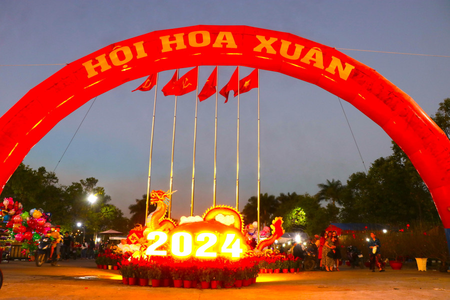Hội hoa Xuân thị xã An Khê diễn ra từ ngày 30-1 đến 17 giờ ngày 9-2 (tức từ ngày 20 đến 30 tháng Chạp). Ảnh: Ngọc Minh Hội hoa Xuân thị xã An Khê diễn ra từ ngày 30-1 đến 17 giờ ngày 9-2 (tức từ ngày 20 đến 30 tháng Chạp). Ảnh: Ngọc Minh