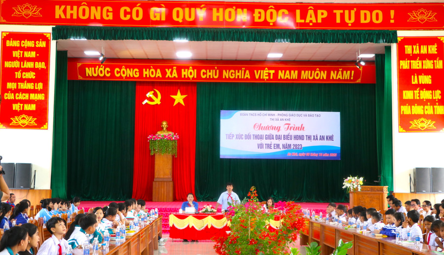 Quang cảnh buổi tiếp xúc đối thoại. Ảnh: Ngọc Minh Quang cảnh buổi tiếp xúc đối thoại. Ảnh: Ngọc Minh