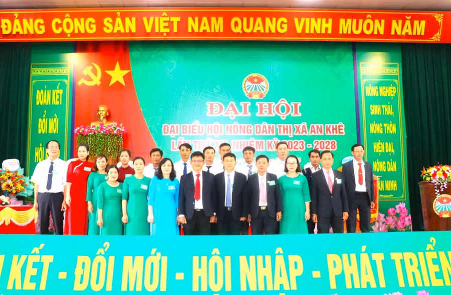 Ban Chấp hành Hội Nông dân thị xã An Khê khóa XII (nhiệm kỳ 2023-2028) ra mắt nhận nhiệm vụ. Ảnh: Ngọc Minh