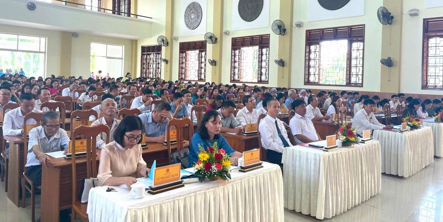 Các đại biểu dự hội nghị tổng kết ngành giáo dục thị xã An Khê năm học 2023-2024 và triển khai nhiệm vụ năm học 2024-2025. Ảnh: Ngọc Minh Các đại biểu dự hội nghị tổng kết ngành giáo dục thị xã An Khê năm học 2023-2024 và triển khai nhiệm vụ năm học 2024-2025. Ảnh: Ngọc Minh