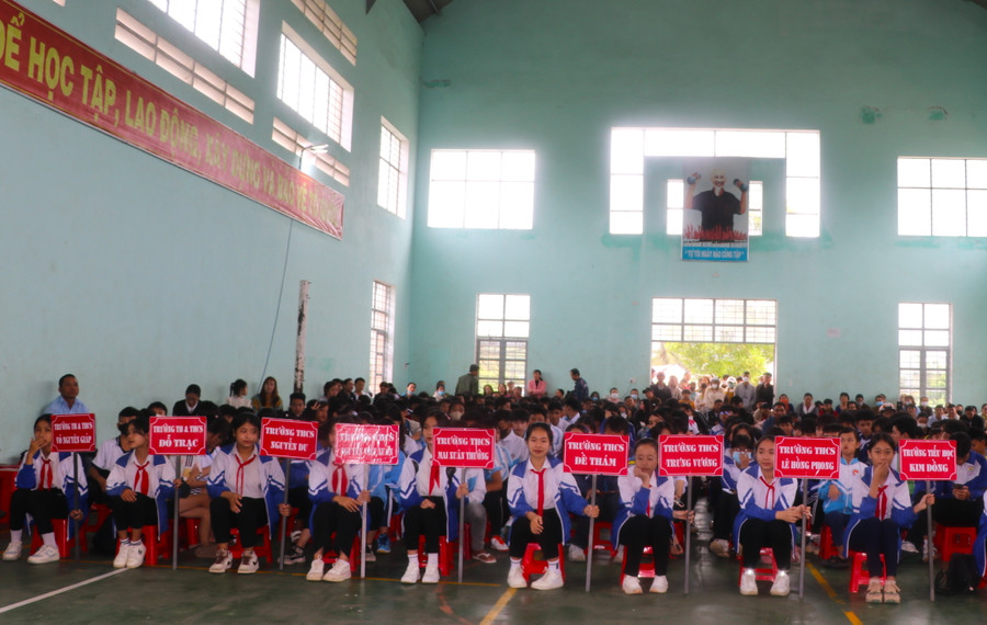 Hội khỏe Phù Đổng thị xã An Khê lần thứ XI năm 2023 diễn ra từ ngày 21-11 với sự tham gia của hơn 400 VĐV đến từ 15 Trường Tiểu học và THCS trên địa bàn thị xã. Ảnh: Ngọc Minh Hội khỏe Phù Đổng thị xã An Khê lần thứ XI năm 2023 diễn ra từ ngày 21-11 với sự tham gia của hơn 400 VĐV đến từ 15 Trường Tiểu học và THCS trên địa bàn thị xã. Ảnh: Ngọc Minh