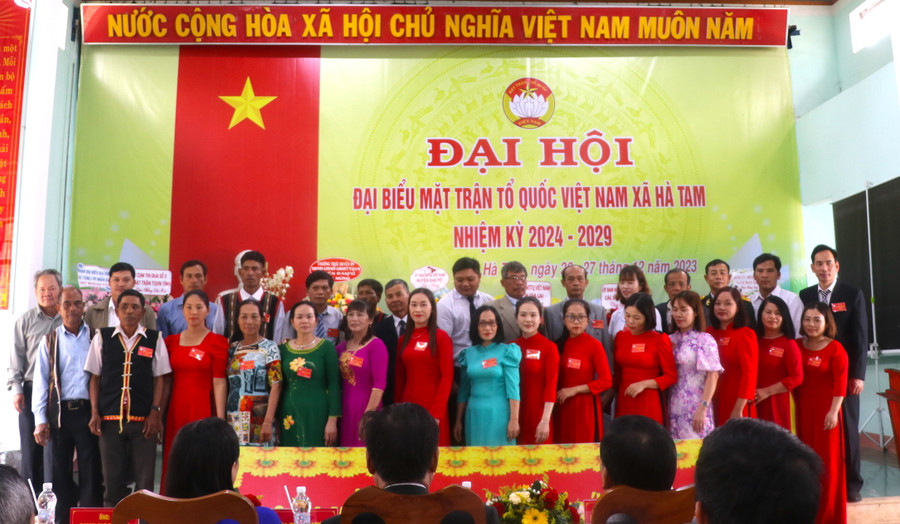 Đại hội đã hiệp thương cử 30 vị tham gia Ủy ban MTTQ Việt Nam xã Hà Tam khóa V, nhiệm kỳ 2024-2029. Ảnh: Ngọc Minh Đại hội đã hiệp thương cử 30 vị tham gia Ủy ban MTTQ Việt Nam xã Hà Tam khóa V, nhiệm kỳ 2024-2029. Ảnh: Ngọc Minh