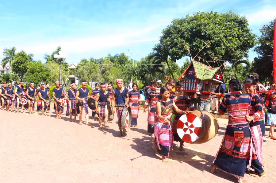 Ngày hội du lịch huyện Kbang năm 2024 còn có nhiều hoạt động văn hóa, trình diễn cồng chiêng của người Bahnar trên địa bàn huyện. Ảnh: Ngọc Minh Ngày hội du lịch huyện Kbang năm 2024 còn có nhiều hoạt động văn hóa, trình diễn cồng chiêng của người Bahnar trên địa bàn huyện. Ảnh: Ngọc Minh