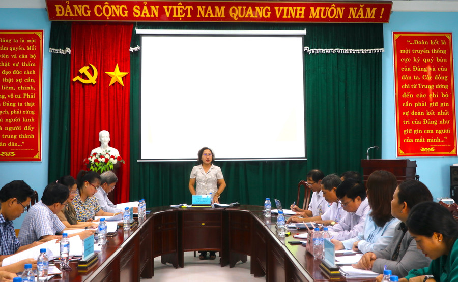 Quang cảnh buổi giám sát "Việc đấu thầu, cung ứng thuốc thuộc danh mục được quỹ Bảo hiểm y tế thanh toán của các cơ sở y tế công lập thuộc tỉnh quản lý giai đoạn 2021-2024" tại Trung tâm Y tế thị xã An Khê. Ảnh: Ngọc Minh Quang cảnh buổi giám sát "Việc đấu thầu, cung ứng thuốc thuộc danh mục được quỹ Bảo hiểm y tế thanh toán của các cơ sở y tế công lập thuộc tỉnh quản lý giai đoạn 2021-2024" tại Trung tâm Y tế thị xã An Khê. Ảnh: Ngọc Minh