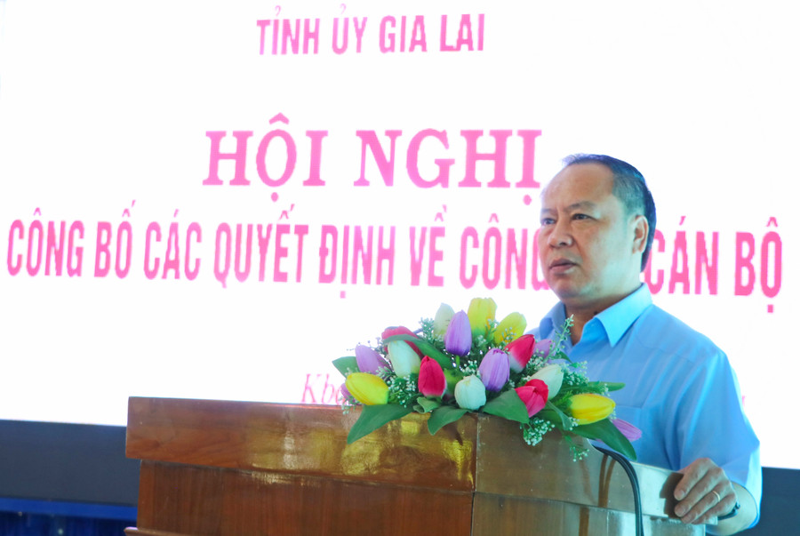 Đồng chí Châu Ngọc Tuấn-Phó Bí thư Thường trực Tỉnh ủy, Trưởng Đoàn đại biểu Quốc hội tỉnh phát biểu tại hội nghị. Ảnh: Ngọc Minh Đồng chí Châu Ngọc Tuấn-Phó Bí thư Thường trực Tỉnh ủy, Trưởng Đoàn đại biểu Quốc hội tỉnh phát biểu tại hội nghị. Ảnh: Ngọc Minh