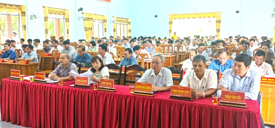 Các đại biểu tham dự hội nghị học tập, quán triệt và triển khai các văn bản mới của Đảng các cấp. Ảnh: Ngô Chiến Các đại biểu tham dự hội nghị học tập, quán triệt và triển khai các văn bản mới của Đảng các cấp. Ảnh: Ngô Chiến