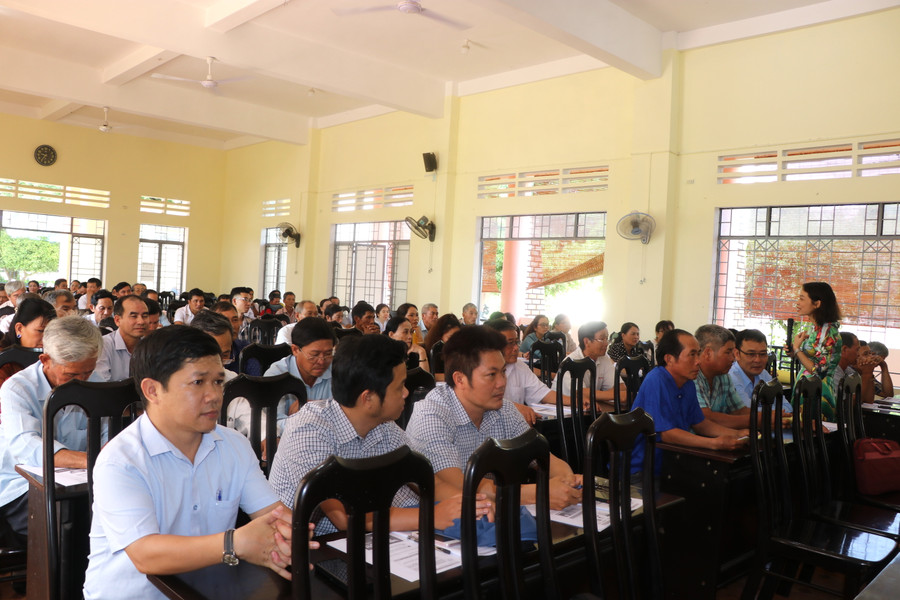 Hơn 100 cán bộ làm công tác quản lý thương mại; hợp tác xã, hộ sản xuất kinh doanh nông sản trên địa bàn các huyện Đak Pơ, Kbang, Kông Chro và thị xã An Khê tham gia lớp tập huấn, bồi dưỡng kiến thức. Ảnh: Ngọc Minh Hơn 100 cán bộ làm công tác quản lý thương mại; hợp tác xã, hộ sản xuất kinh doanh nông sản trên địa bàn các huyện Đak Pơ, Kbang, Kông Chro và thị xã An Khê tham gia lớp tập huấn, bồi dưỡng kiến thức. Ảnh: Ngọc Minh