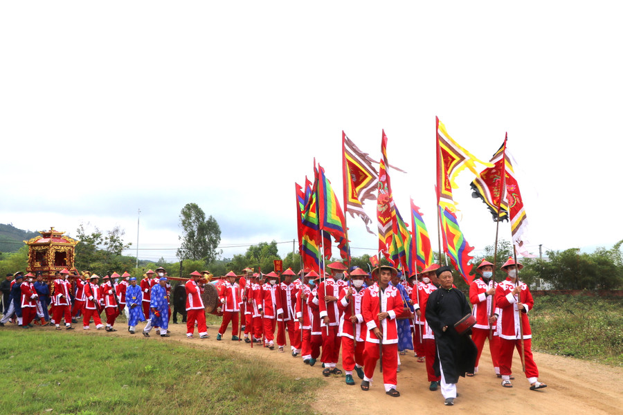 Nghinh sắc thần từ An Khê trường về An Khê đình. Ảnh: Ngọc Minh Nghinh sắc thần từ An Khê trường về An Khê đình. Ảnh: Ngọc Minh