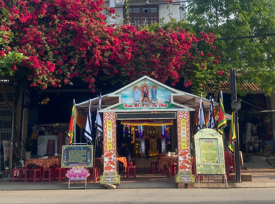 Gia đình anh Phan Ngọc Tuyền lo hậu sự cho con Phan Nguyễn Ngọc Hân. Ảnh: An Phát Gia đình anh Phan Ngọc Tuyền lo hậu sự cho con Phan Nguyễn Ngọc Hân. Ảnh: An Phát