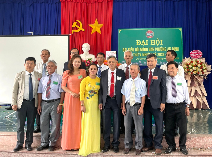 Ban chấp hành Hội Nông dân phường An Bình nhiệm kỳ 2023-2028 ra mắt đại hội. Ảnh: Ngọc Minh Ban chấp hành Hội Nông dân phường An Bình nhiệm kỳ 2023-2028 ra mắt đại hội. Ảnh: Ngọc Minh