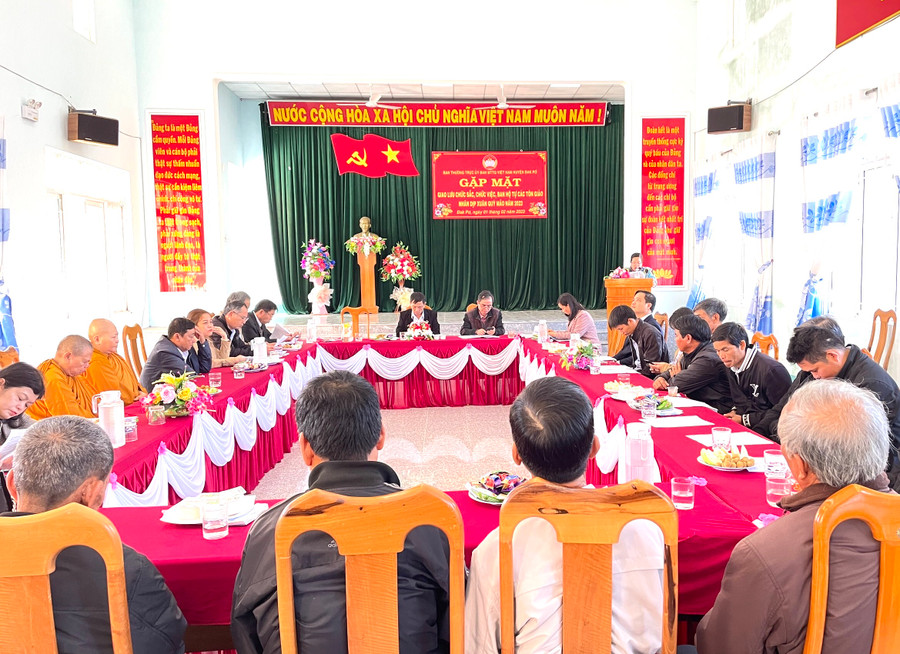 Quang cảnh buổi gặp mặt chức sắc, chức việc, Ban hộ tự các tôn giáo trên địa bàn huyện Đak Pơ. Ảnh: Ngọc Minh Quang cảnh buổi gặp mặt chức sắc, chức việc, Ban hộ tự các tôn giáo trên địa bàn huyện Đak Pơ. Ảnh: Ngọc Minh