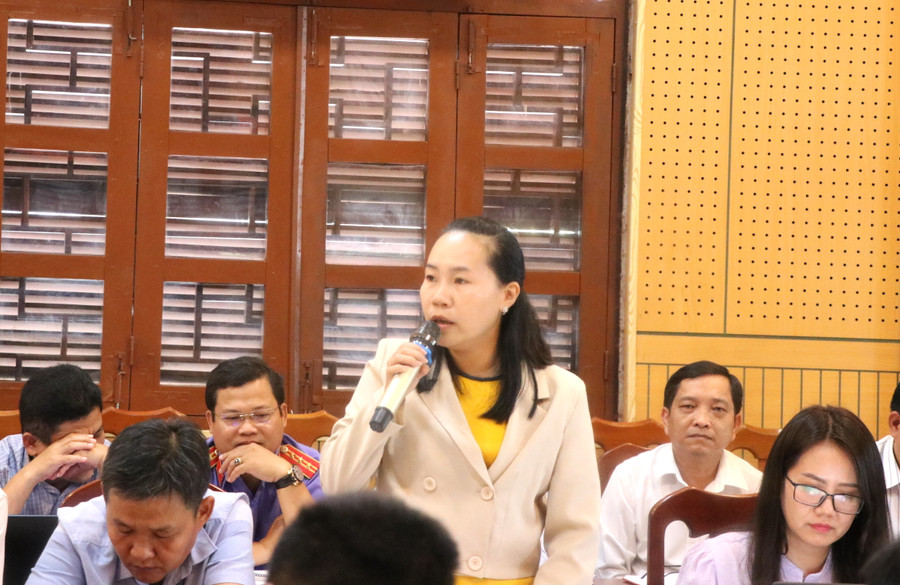 Bí thư Đảng ủy phường Ngô Mây Võ Thị Hồng Thắm tham gia trao đổi ý kiến tại hội nghị. Ảnh: Ngọc Minh