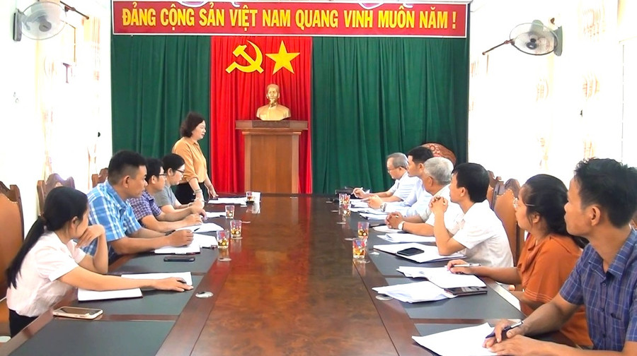 Quang cảnh buổi làm việc của Ủy viên Ban Thường vụ Tỉnh ủy, Trưởng ban Dân vận Tỉnh ủy Phạm Thị Tố Hải với Ban Dân vận Huyện ủy Kông Chro. Ảnh: Ngô Chiến