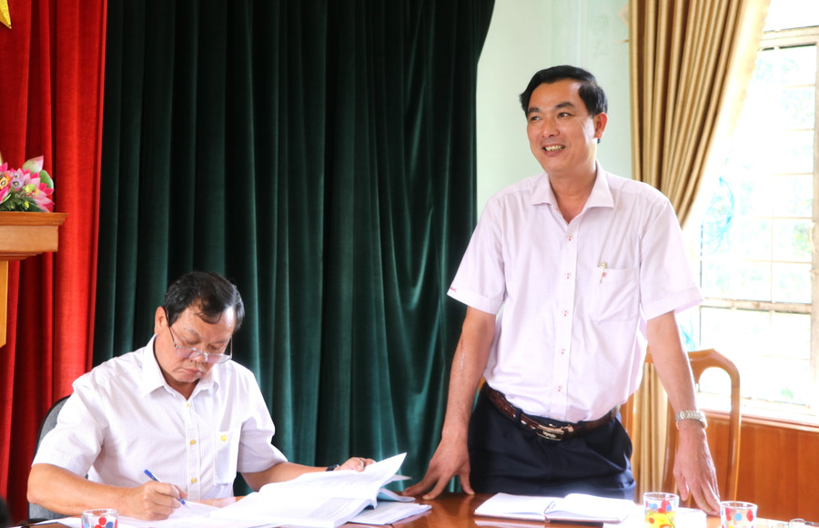 Ông Nguyễn Văn Dũng-Phó Bí thư Huyện ủy, Chủ tịch UBND huyện Kbang phát biểu ý kiến tại buổi giám sát. Ảnh: Ngọc Minh