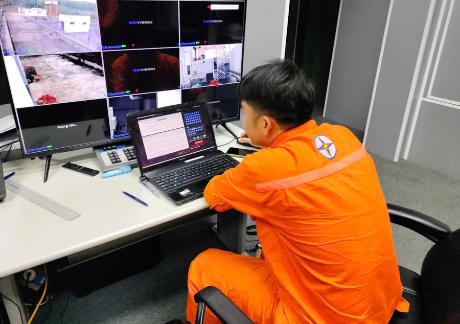 Việc ứng dụng chuyển đổi số vào thi nâng bậc giúp Công ty Thủy điện An Khê-Ka Nak tiết kiệm thời gian, chi phí và chủ động, linh hoạt về địa điểm, thời gian làm bài thi. Ảnh: Thu Hoài