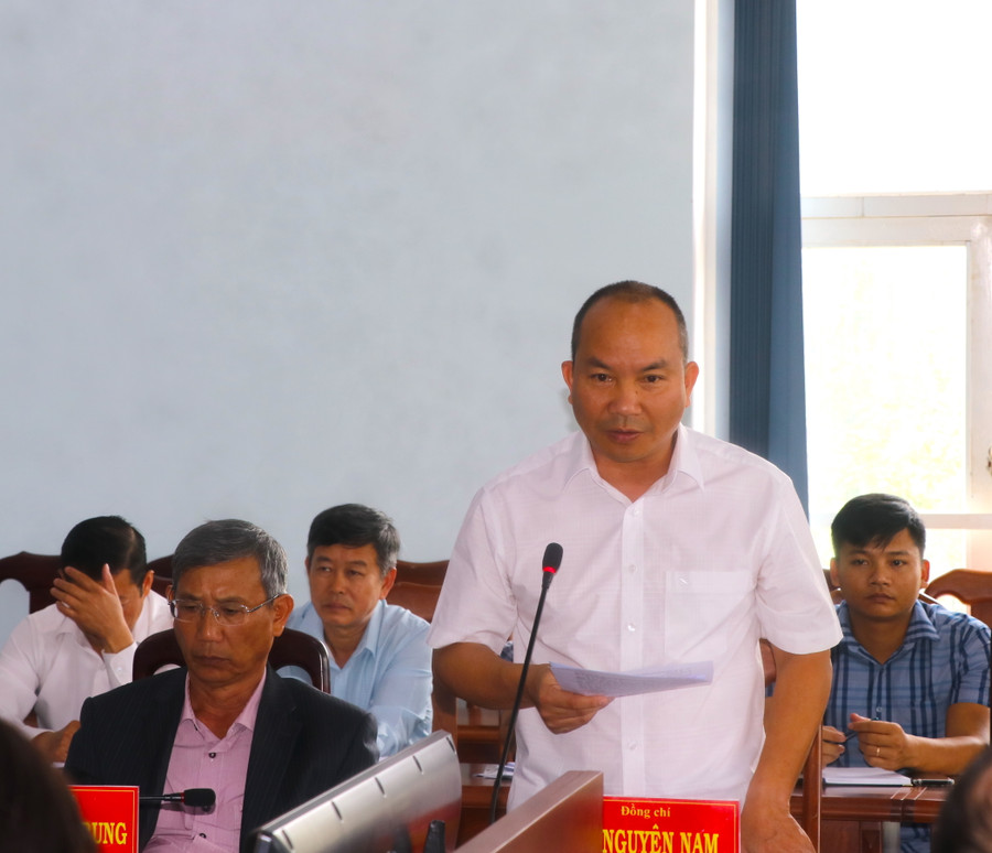 Ông Võ Nguyên Nam-Phó Bí thư Huyện ủy, Chủ tịch UBND huyện Kông Chro nêu đề xuất kiến nghị tại buổi làm việc. Ảnh: Ngọc Minh Ông Võ Nguyên Nam-Phó Bí thư Huyện ủy, Chủ tịch UBND huyện Kông Chro nêu đề xuất kiến nghị tại buổi làm việc. Ảnh: Ngọc Minh