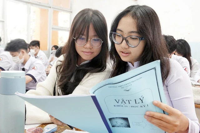 Học sinh lớp 11 năm nay sẽ thi đề tốt nghiệp THPT theo hướng mới trong năm 2025. Ảnh: ĐÀO NGỌC THẠCH Học sinh lớp 11 năm nay sẽ thi đề tốt nghiệp THPT theo hướng mới trong năm 2025. Ảnh: ĐÀO NGỌC THẠCH