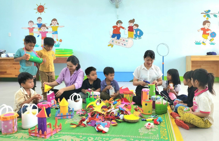 Ưu tiên bố trí biên chế và tuyển dụng giáo viên mầm non theo quy định để đảm bảo an toàn cho trẻ em và chất lượng giáo dục mầm non. Ảnh: Mộc Trà Ưu tiên bố trí biên chế và tuyển dụng giáo viên mầm non theo quy định để đảm bảo an toàn cho trẻ em và chất lượng giáo dục mầm non. Ảnh: Mộc Trà