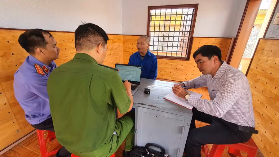 Cơ quan chức năng lấy lời khai đối tượng Sơn