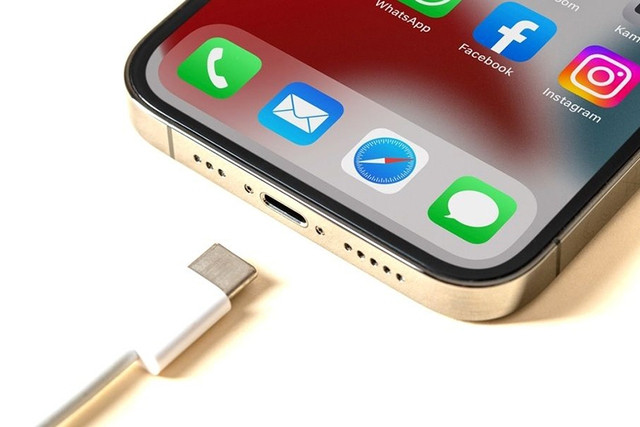 Tốc độ sạc nhanh có thể bị giới hạn trên phiên bản cao cấp. CHỤP MÀN HÌNH