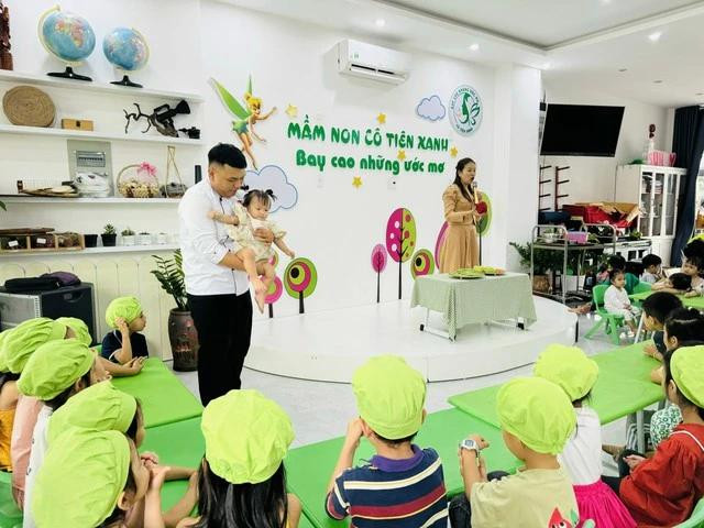 Tiết học vui vẻ tại Trường mầm non Cô Tiên Xanh khi có sự xuất hiện đầy đủ của cả cô giáo, thầy giáo. ẢNH: NHÀ TRƯỜNG CUNG CẤP Tiết học vui vẻ tại Trường mầm non Cô Tiên Xanh khi có sự xuất hiện đầy đủ của cả cô giáo, thầy giáo. ẢNH: NHÀ TRƯỜNG CUNG CẤP