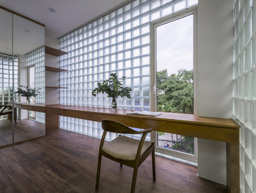 Nên bố trí thêm cây xanh có mùi nhẹ nhàng tại khu vực phòng làm việc. Ảnh: MM Home Nên bố trí thêm cây xanh có mùi nhẹ nhàng tại khu vực phòng làm việc. Ảnh: MM Home