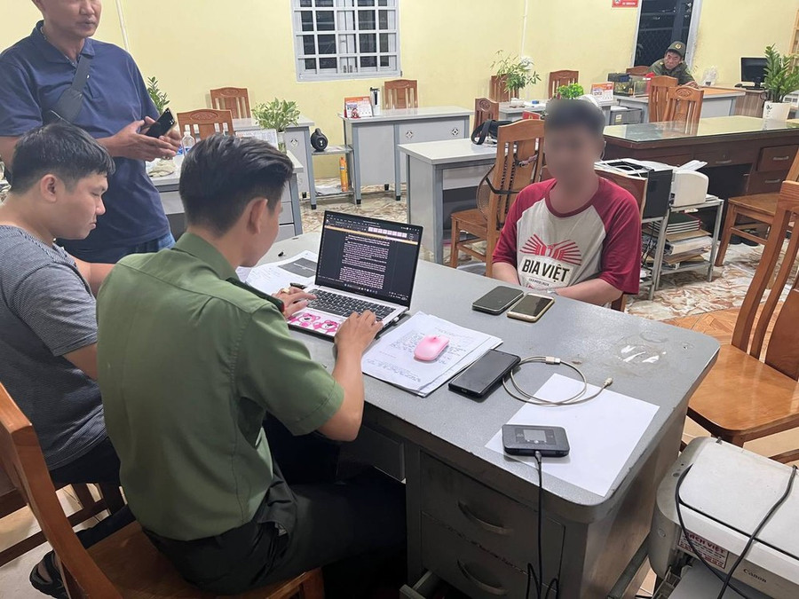 Công an làm việc với T.M.K.