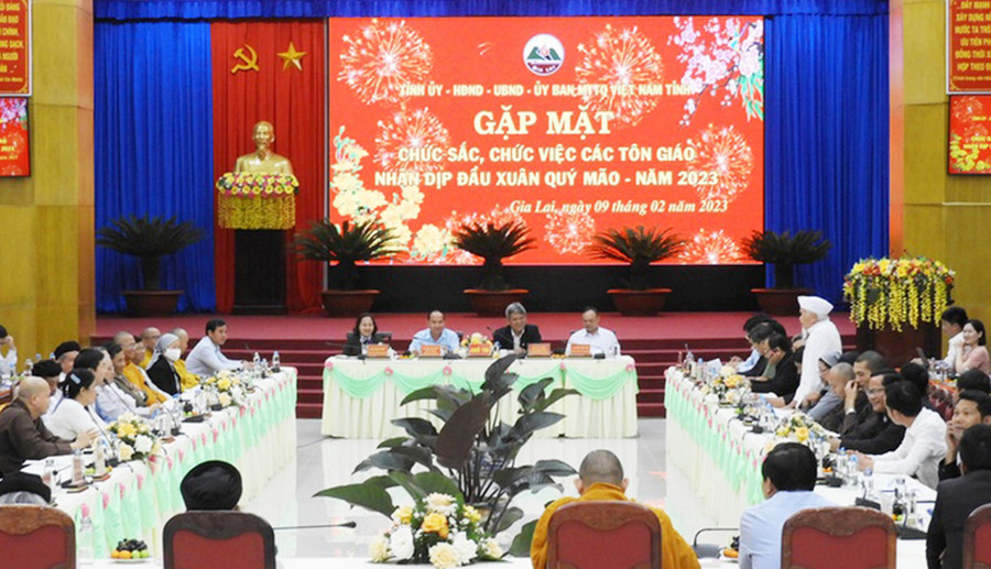 Quang cảnh buổi gặp mặt đại biểu chức sắc, chức việc đại diện các tôn giáo trên địa bàn tỉnh nhân dịp Xuân Quý Mão 2023. Ảnh: Thanh Nhật Quang cảnh buổi gặp mặt đại biểu chức sắc, chức việc đại diện các tôn giáo trên địa bàn tỉnh nhân dịp Xuân Quý Mão 2023. Ảnh: Thanh Nhật