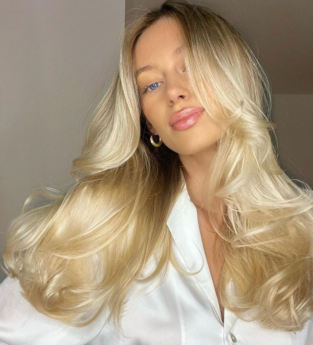 Màu thường được tẩy trước để làm sáng tone màu cơ bản Màu thường được tẩy trước để làm sáng tone màu cơ bản