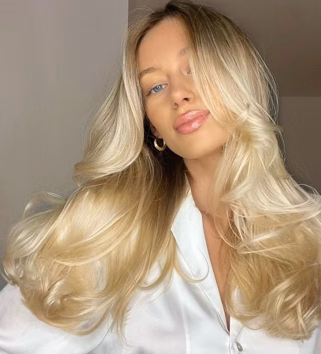 Màu thường được tẩy trước để làm sáng tone màu cơ bản